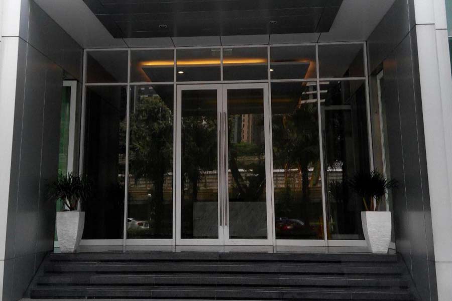 kính cường lực cho mặt tiền